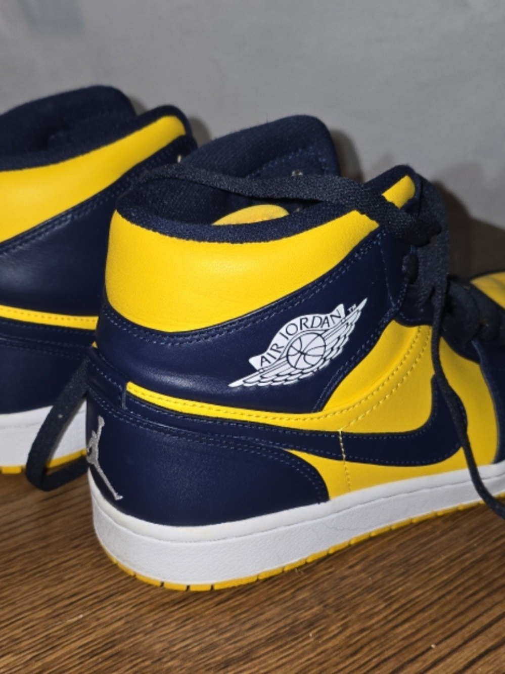Nike Air Jordan 1 Mid Michigan Yellow Navy Men's Size 10 (2012) - Picture 3 of 5